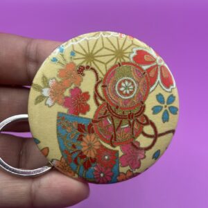 porte-clés badge (diamètre 58 mm) - Beige motifs japonais