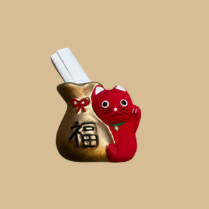 Omikuji chat rouge de Miyazaki.