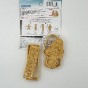 2 emporte-pieces: Kokeshi et Dicton Japonais.