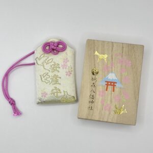 Omamori coffret en bois pour l'accouchement