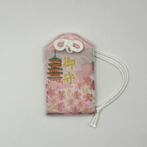 Omamori pagode rose sakura