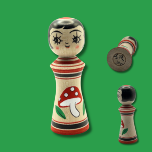 Petite Kokeshi champignon NEUVE signée par Yamaya Rei.